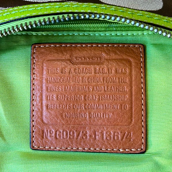 Coach• Signature Green & Brown canvas & leather hobo bag. - Picture 4 of 5